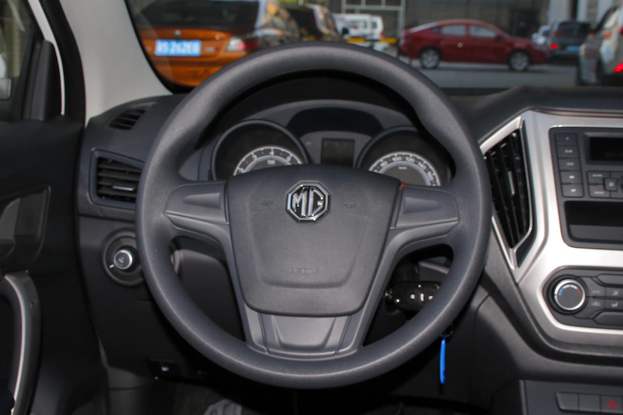 2016款名爵锐行1.5L手动风尚版