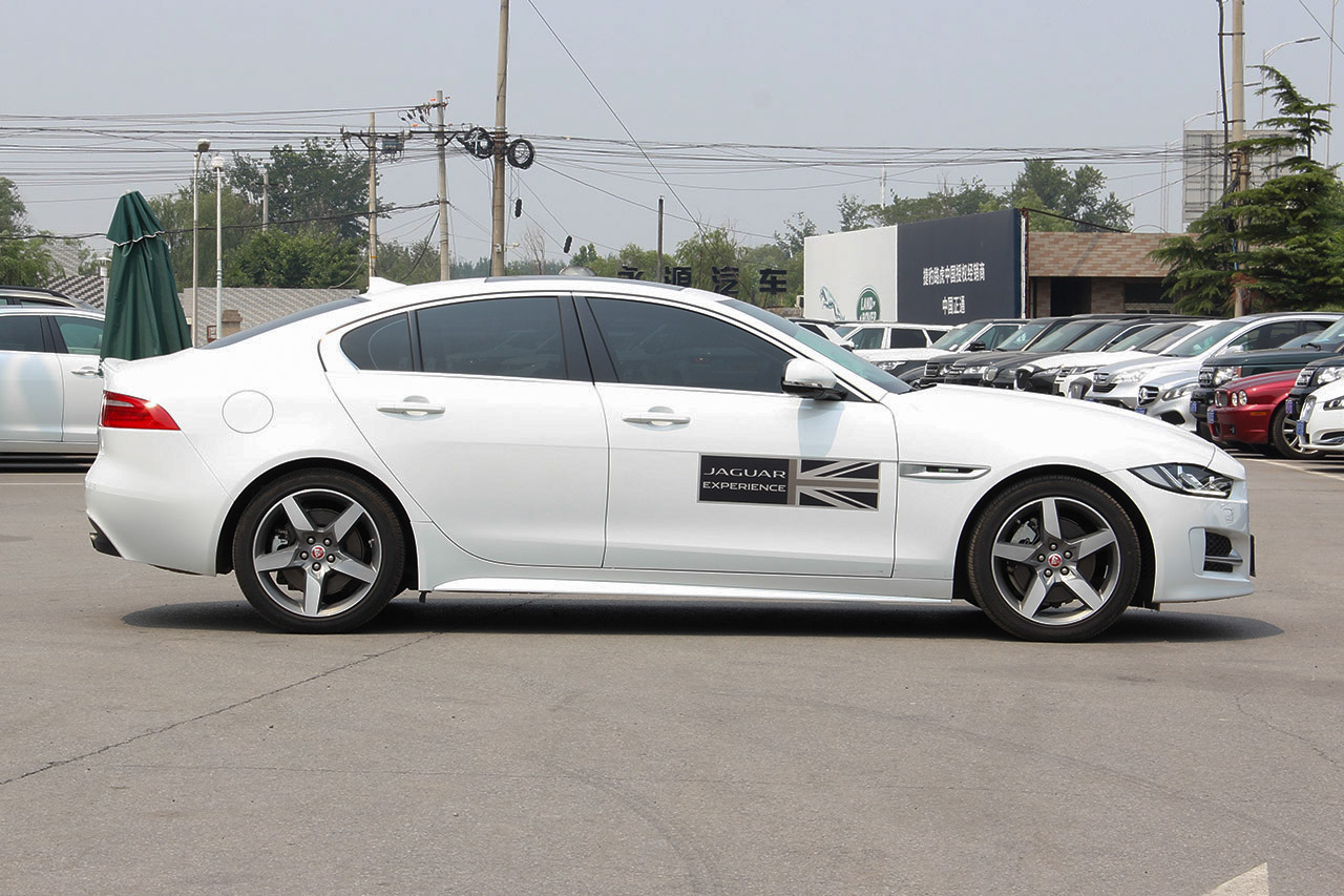 2015款捷豹XE R-SPORT 2.0T自动i4 Ti (240PS)