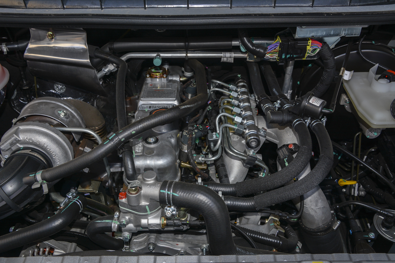 2017款特顺2.8T手动商运型短轴中顶6/7/8座JX493