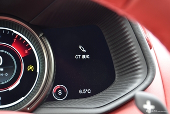 2019款DB11 4.0T自动 V8 Volante