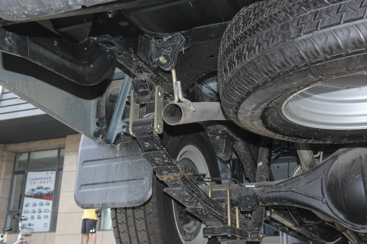 2018款宝典2.9T手动新超值柴油两驱豪华型标准货箱JX4D30B5L