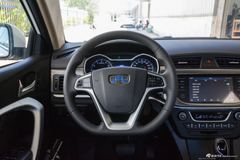 2017款吉利帝豪1.5L自动三厢百万款向上互联版