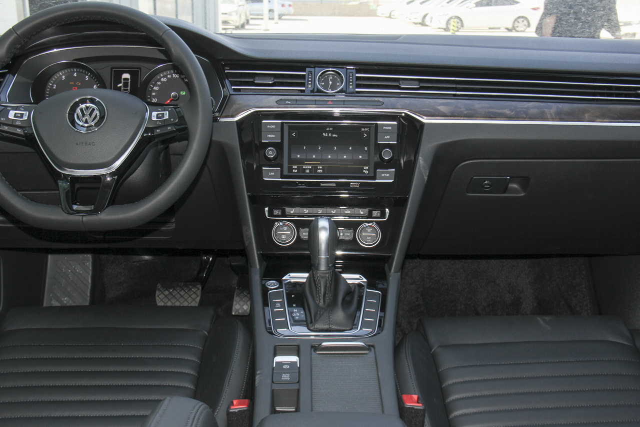 2018款迈腾改款2.0T自动380TSI DSG豪华型