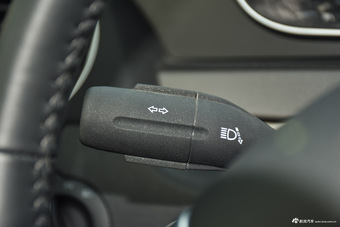 2014款荣威550S 1.8L自动智选版 温莎白