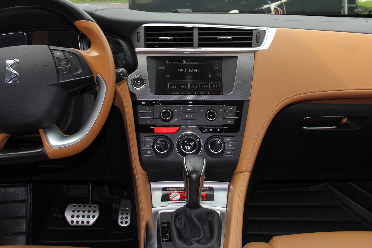 2016款DS 6 1.6T雅致版THP160