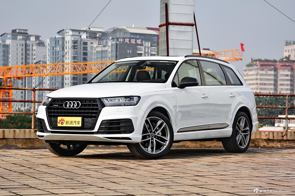 2018款奥迪Q7 3.0T自动45TFSI S line运动型