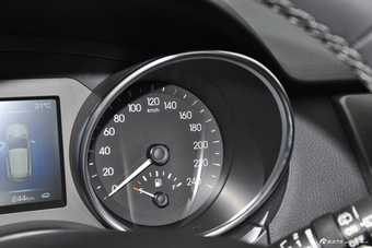 2015款哈弗H8 2.0T自动两驱精英型