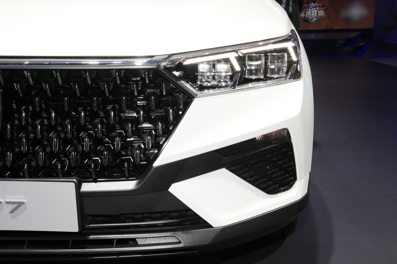 2018广州车展实拍：奔腾T77