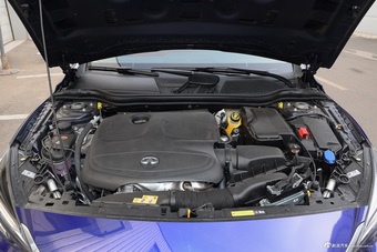 2017款英菲尼迪QX30 2.0T自动四驱运动版