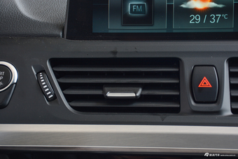 2018款宝马1系120i自动设计套装型