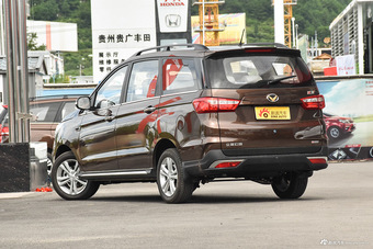 2016款北汽幻速H3F 1.5L手动尊贵型7座