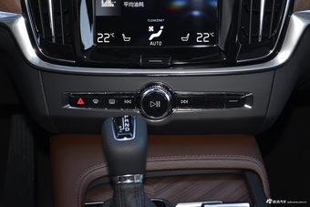 2018款沃尔沃S90 2.0T自动T5智雅版