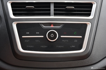 2019款奔腾X40 1.6L手动互联智酷型