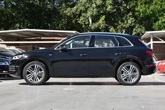 2018款奥迪Q5L 2.0T自动45 TFSI尊享运动型