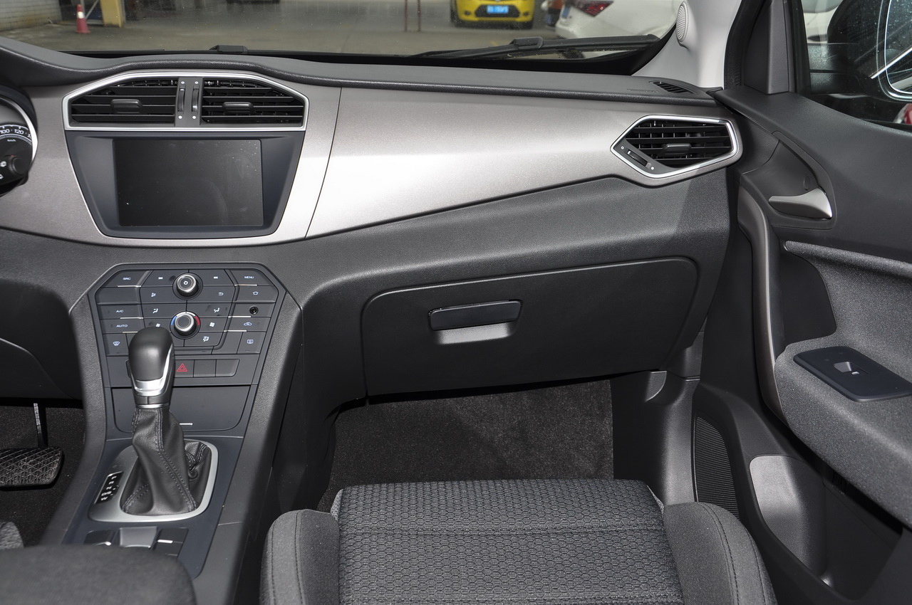 2016款锐腾 1.5T自动精英版