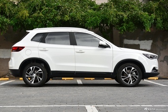 2019款奔腾X40 1.6L自动互联智酷型