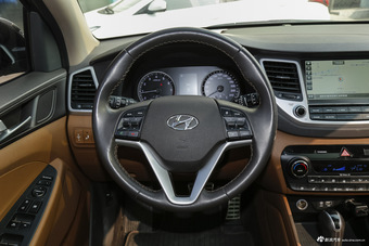 2015款全新途胜1.6T自动四驱旗舰型