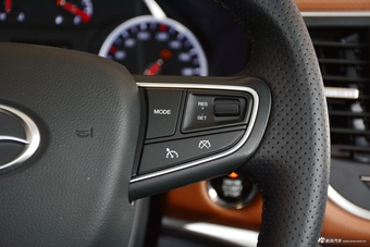 2017款陆风X2 1.6L自动铂锐版