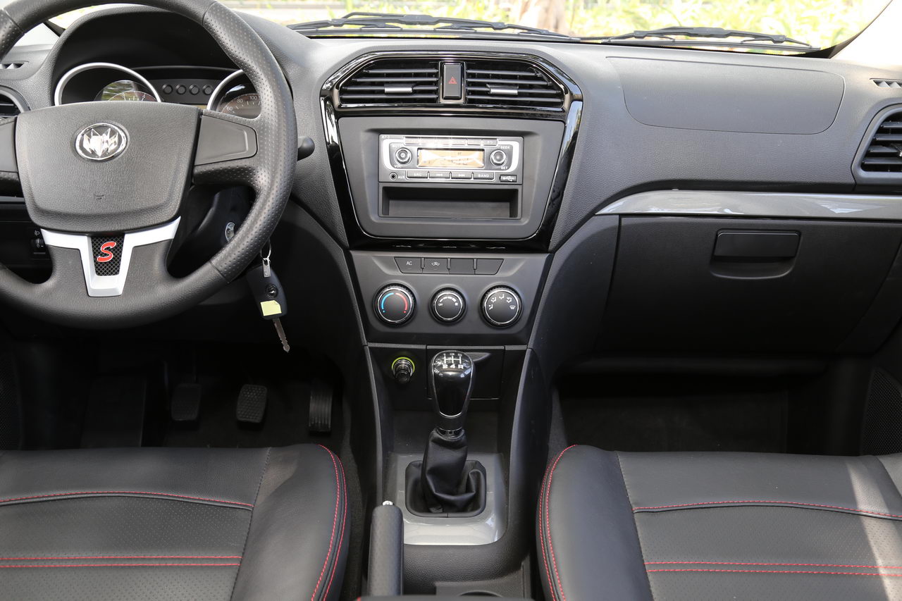 2017款启腾V60 1.5L手动舒适型