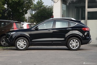 2017款奔腾X80 2.0L自动精英型