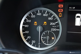 2016款奔驰威霆2.0T自动精英版 太空银