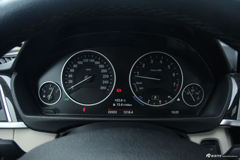 2017款宝马3系2.0T自动豪华设计套装320Li