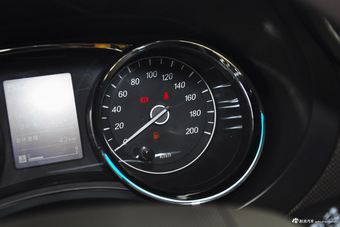 2016款五菱宏光S1 1.5L手动尊享型 大地棕