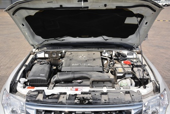 2016款帕杰罗三门版3.8L V6 GLS中东版（暂无参数）图片