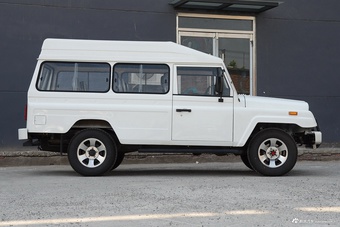 2016款战旗2.0L手动加长豪华型 三门版 国V