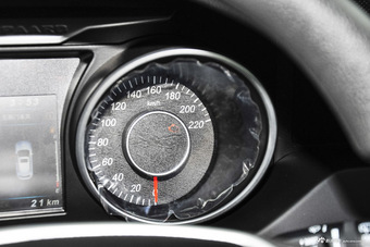 2015款猎豹CS10 2.0T手动风尚版 迪拜金