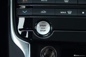 2017款捷豹XFL 2.0T自动240PS尊享版