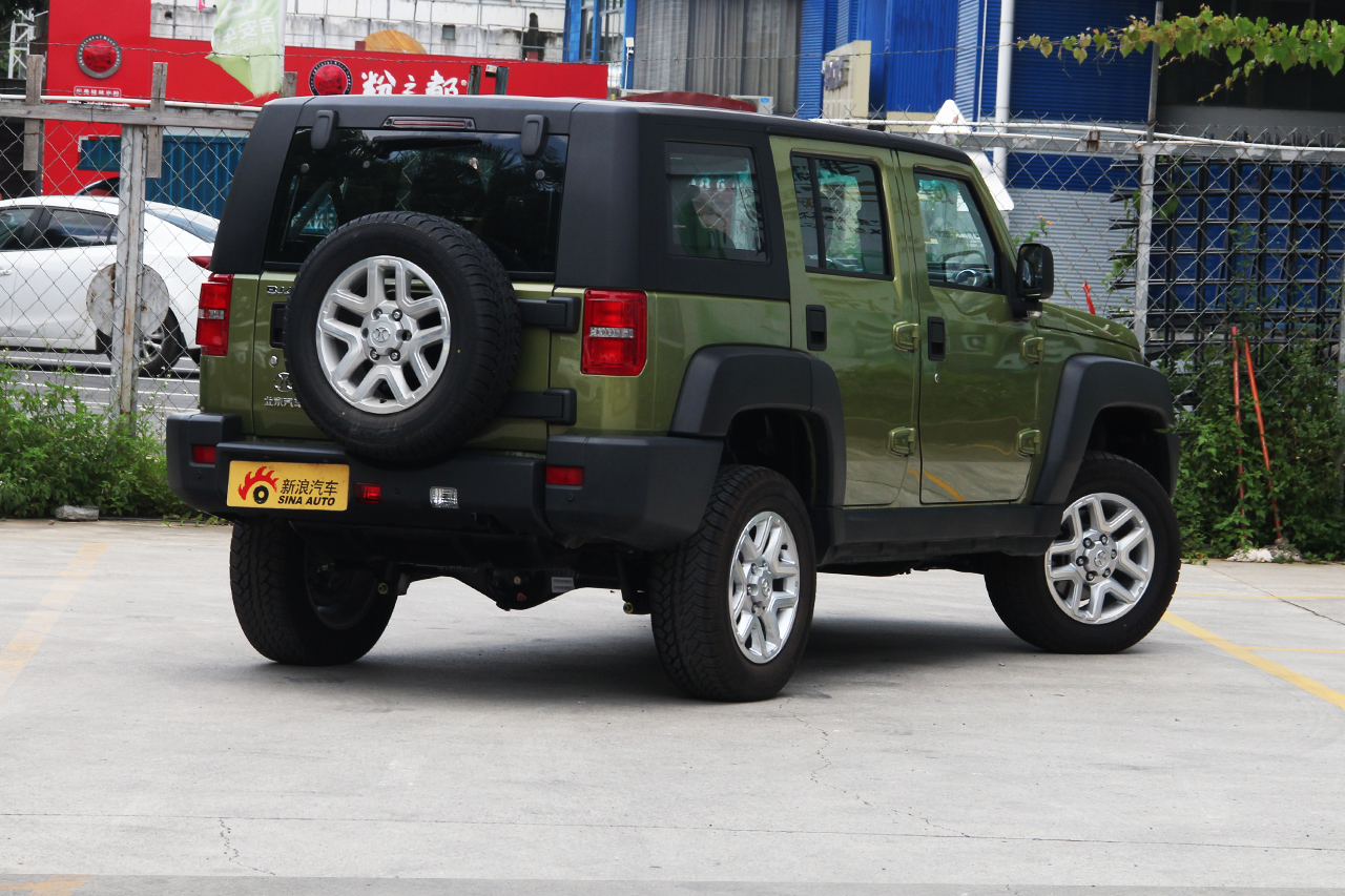 2016款北京BJ40L 2.3T自动两驱尊贵版