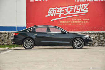 2016款众泰Z700 1.8T自动DCT典雅型 墨绿