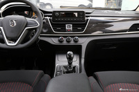 2017款宝骏560 1.5T 手动舒适型7座 