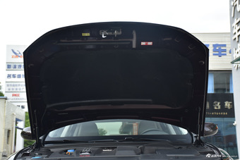 2016款众泰Z700 1.8T自动DCT豪华型 宝石红