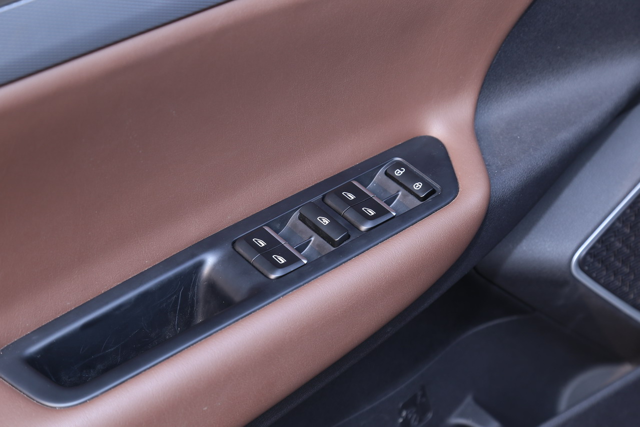 2018款吉利帝豪GL 1.4T自动旗舰型