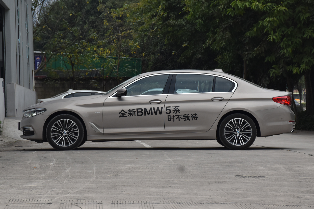 2018款宝马5系改款2.0T自动530Li尊享型豪华套装