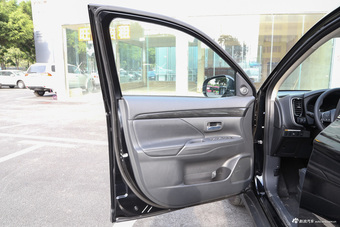 2016款欧蓝德2.4L自动四驱尊贵版7座