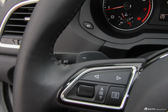 2017款奥迪Q3 1.4T自动30 TFSI风尚型