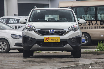 2016款昌河Q25 1.5L手动乐趣版 炫酷白