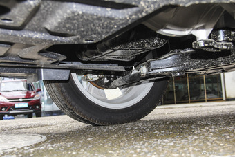 2016款昌河Q25 1.5L手动乐趣版 炫酷白