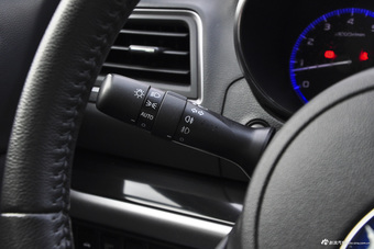 2016款力狮 2.5L自动全驱荣耀版