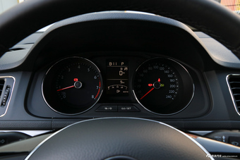 2017款朗逸1.4T自动舒适版230TSI DSG