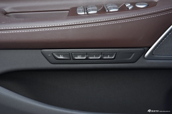 2018款宝马7系730Li 2.0T自动尊享型卓越套装