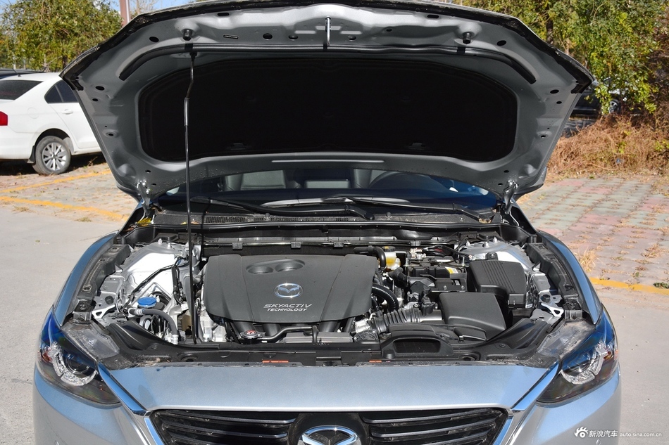 2018款阿特兹2.0L自动蓝天豪华版