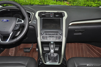 2013款蒙迪欧2.0T自动200豪华型