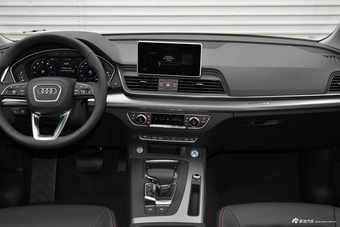 2018款奥迪Q5L 2.0T自动45 TFSI尊享时尚型