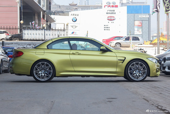 2017款宝马M4自动双门轿跑车