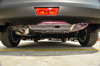 2016款蓝鸟 1.6L自动炫酷版 烈焰红