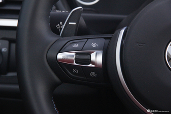 2017款宝马M4自动双门轿跑车